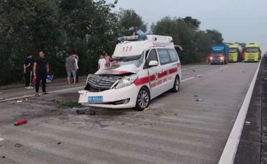 痛心！广西发生严重交通事故，救护车随行医生当场身亡 车辆救援服务的反思与警示
